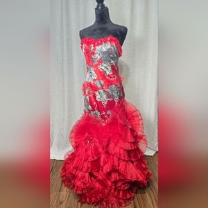 NWT Elegant Red and Silver Floral Gown With Large Flowers Size Small